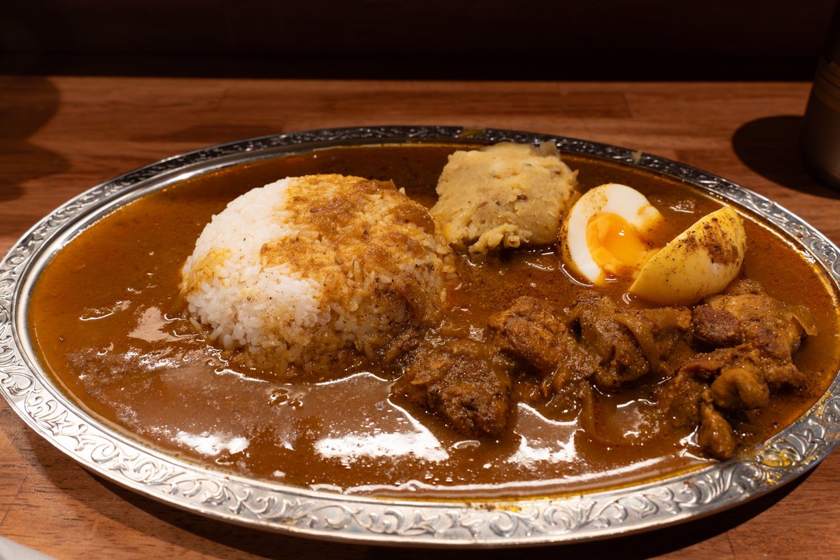 おはようございます😋
spice curry&amp;BAR ドンカリです🍛
本日も元気に仕込み中💪

昼は従来のランチカレー🍛
夜はスパイスを使ったメニューでジンやワインを楽しむスパイスバル業態🍷

ランチ時間帯は追いルーを無料でご提供いたしますよ🥺

ご来店お待ちしております🍗

tabelog.com/tokyo/A1315/A1…
