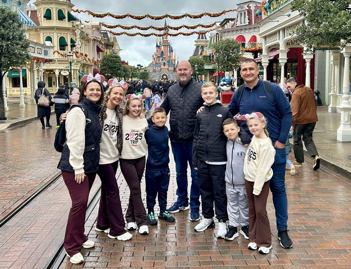 gotthegistofit's tweet image. In France for the week with the family.  

Cancer brain has got me speaking Italian, Spanish and near fluent gobbledygook more than French (which I can usually speak well).

Feel like Del Boy.

‘Boeuf a la mode mes amis’

🇫🇷