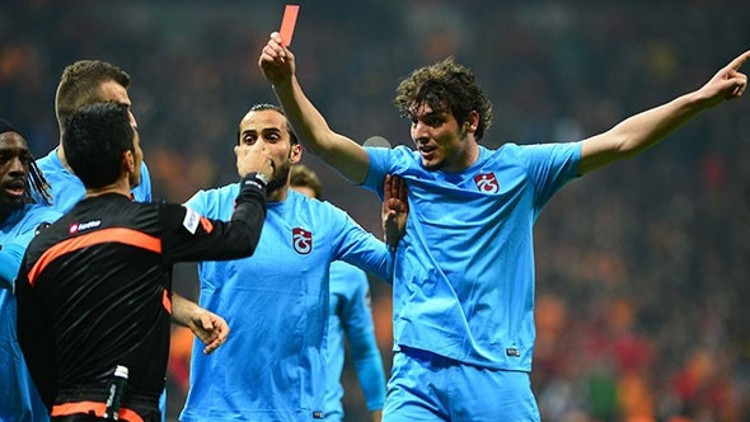 #FutboldaTemizEller operasyonu son beş değil, son on yılı kapsamalı en azından. 21 Şubat 2016'da bu hakem hangi maçtan sonra düdük asmıştır? Son on yılda kimler nasıl şampiyon olmuştur... Hepsi aydınlatılmalı!...