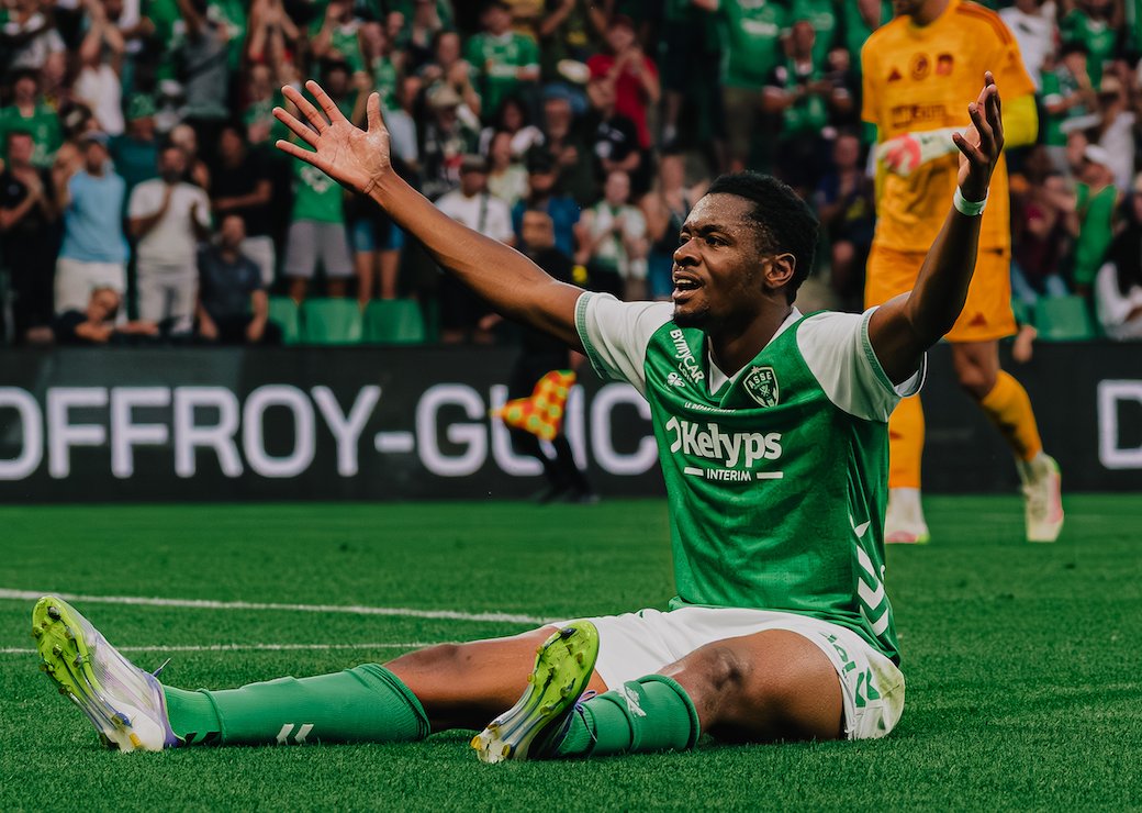 TribuneVerte's tweet photo. Très belle victoire de nos #Verts, 6-0.
Et une sacrée prestation de Joshua #Duffus.
#AllezlesVerts
#ASSEPAUFC #TeamASSE https://t.co/UzmFlYtCot