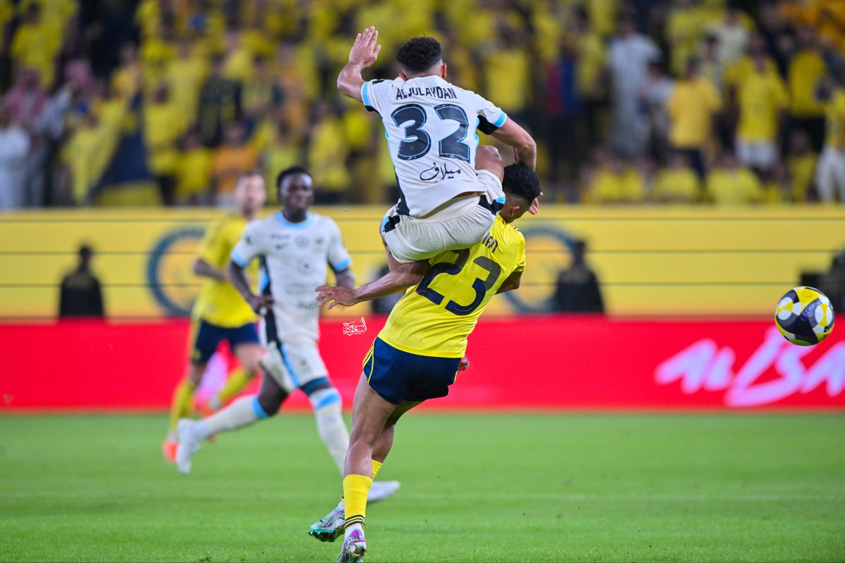 #النصر_الاتحاد لحظة دخول لاعب الاتحاد على ايمن يحيى 😒