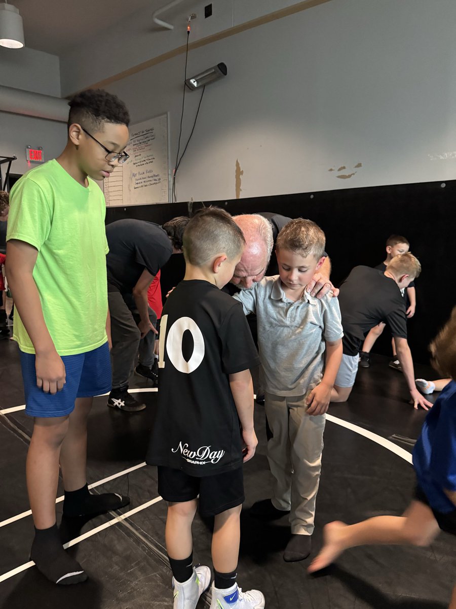 VCS_WRESTLING's tweet image. Elem. CNQR Wrestling 
has kicked off. 

Full Room. Hungry kids! 
#CNQR 🤼🤼