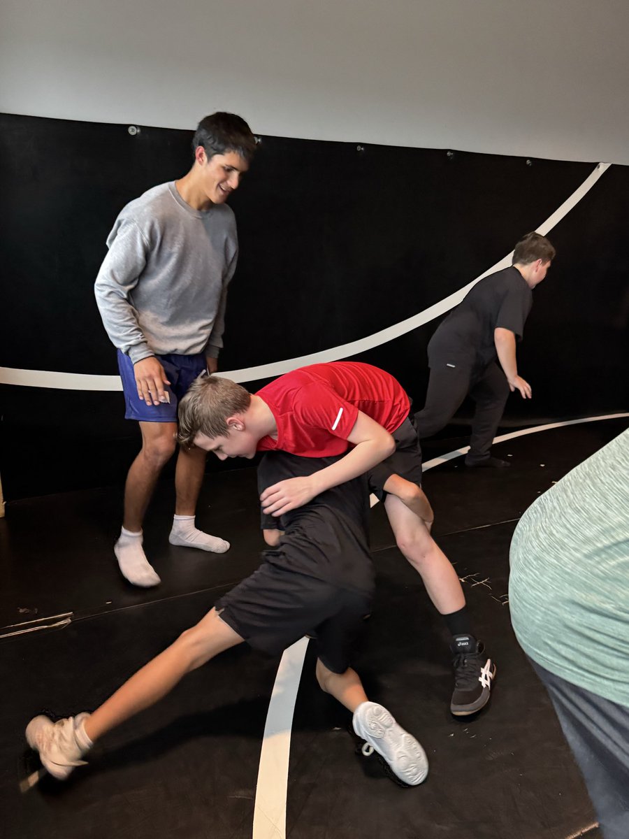 VCS_WRESTLING's tweet image. Elem. CNQR Wrestling 
has kicked off. 

Full Room. Hungry kids! 
#CNQR 🤼🤼