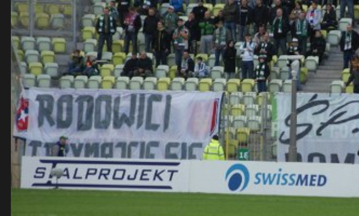 Wu__42's tweet photo. @wanciLG Biorąc pod uwagę co oni o nas pisali kiedy ŁKS upadał to wstyd jak skurwysyn i tyle....Dla was dożywotni szacunek za ten transparent podczas naszej najczarniejszej godziny. https://t.co/6jrcE8WH7j