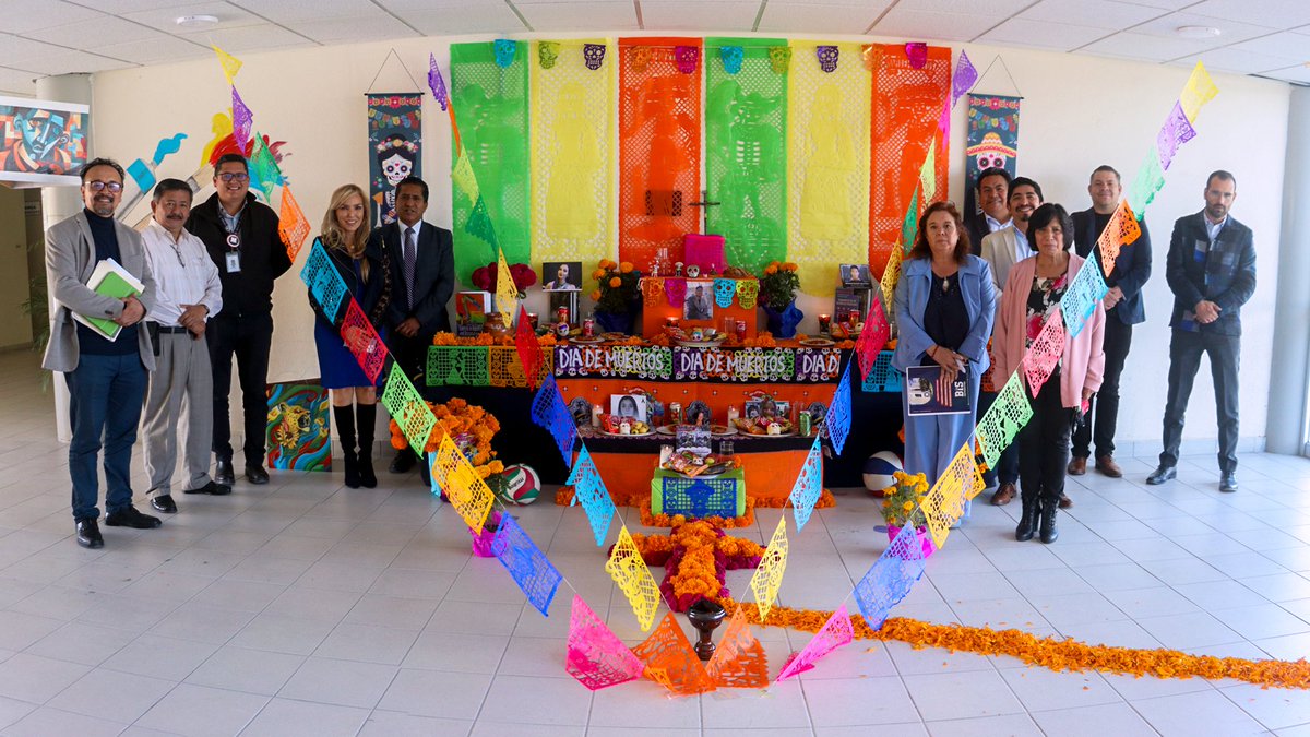 Nuestro rector, el C. <a href="/RayAtanacioLuna/">Raymundo Atanacio</a> sostuvo una reunión de trabajo con representantes de la <a href="/SEP_mx/">SEP México</a> y <a href="/SEPGobPue/">Secretaría de Educación Pública</a> para acordar acciones en beneficio de las y los docentes poblanos.

#PorAmorAPuebla y al desarrollo de nuestro Estado en nombre de la #Educación 🫶🏼✨