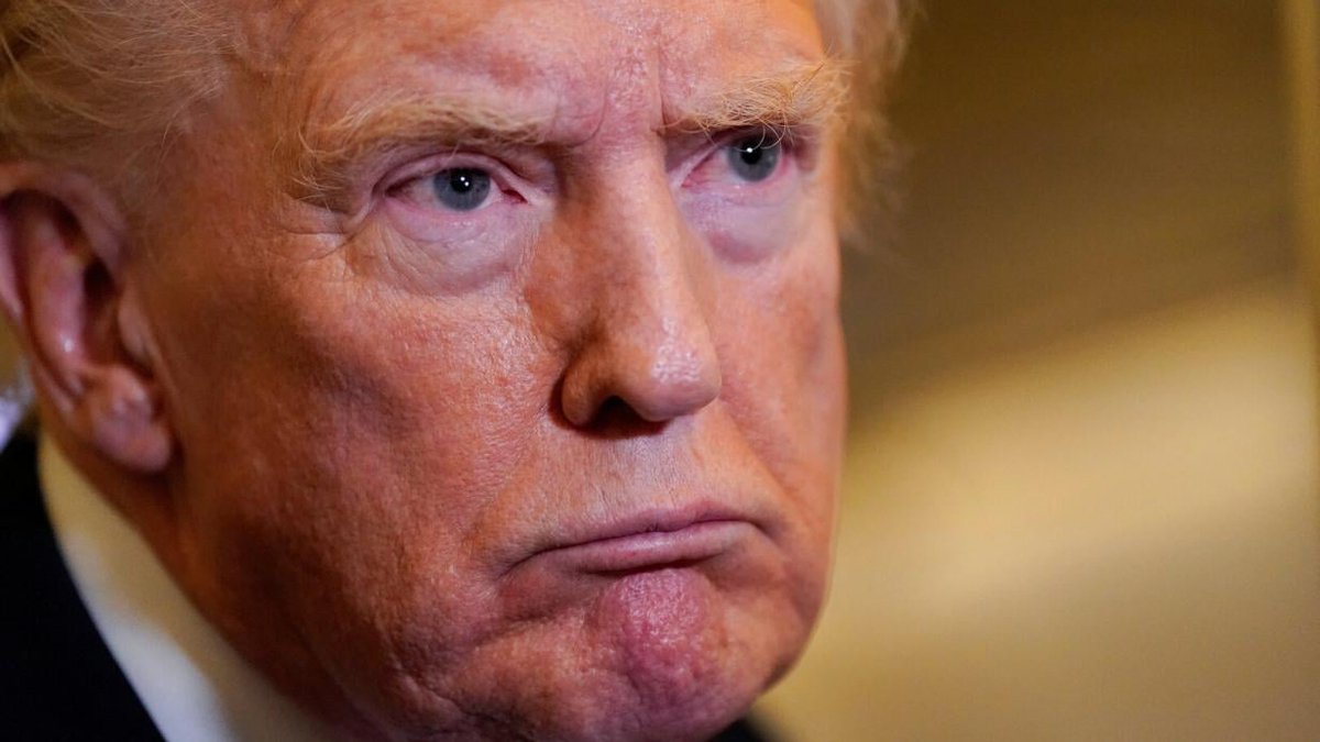 Американская пресса пишет, что в этом месяце Президент Трамп проходил психологический тест Montreal Cognitive Assessment. Этот тест определяет уровень деменции. О результатах пока не сообщается. Пациент пока ни о чём не догадывается и самозабвенно танцует в Японии, но очень