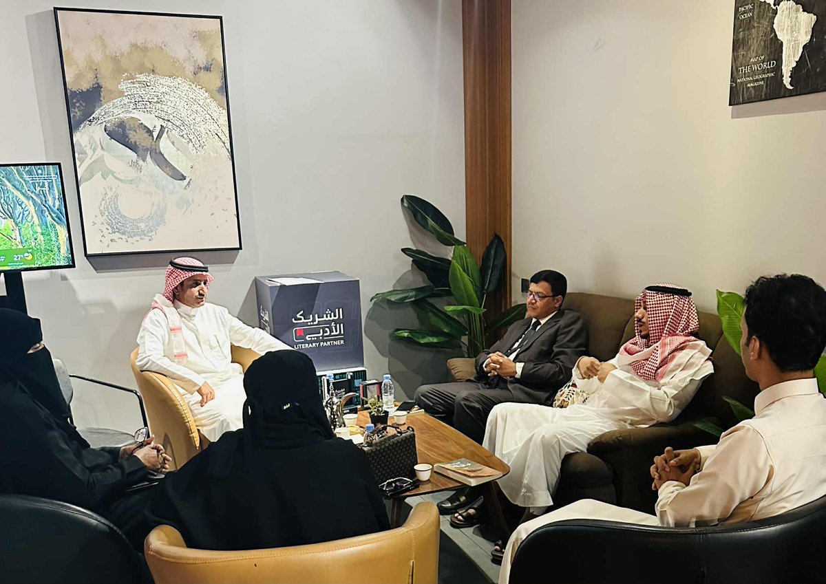 جلسة نقاشية ملهمة حلقت بنا في اختيارات الحضور من رواية وشعر وقصة.. في ضيافة عنوان الروقان، بالتعاون مع نادي وجيز الثقافي، تحت مظلة #الشريك_الأدبي
خالص الشكر والتقدير لمن حضر وساهم والقادم أجمل ان شاء الله.
<a href="/hatempoet/">حاتم الجديبا</a> <a href="/RuralGirl2011/">فاطمة الدوسري</a> <a href="/yousefoq1221/">يوسف العنزي</a> <a href="/aliqully2/">علي أحمد قلي (الغمري)</a> <a href="/a_an1903/">عنبر اليعرُبية</a>
#الرياض