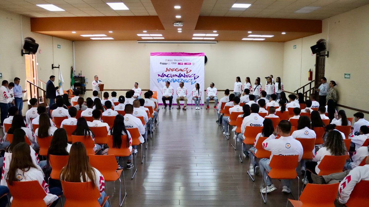 SEDU en coordinación con el INEDEC, abanderó a más de 100 deportistas que representarán con orgullo a nuestro estado. 
Felicitamos también a las madres y padres de familia, su apoyo es fundamental para  nuestras y nuestros jóvenes atletas. 
#CoahuilaPaDelante #APasosDeGigante