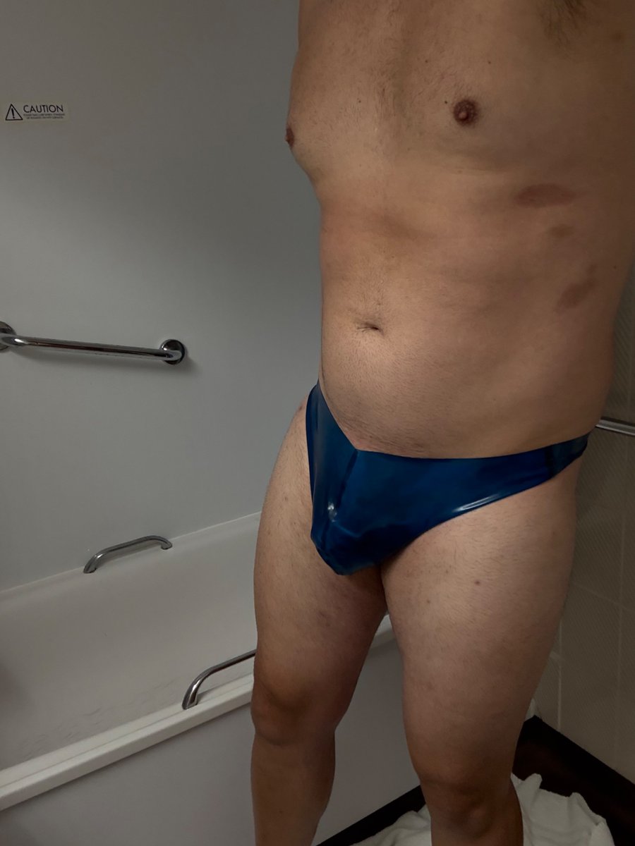 LaceLatex's tweet photo. A few kinky drinks this evening https://t.co/JXMb609t8i