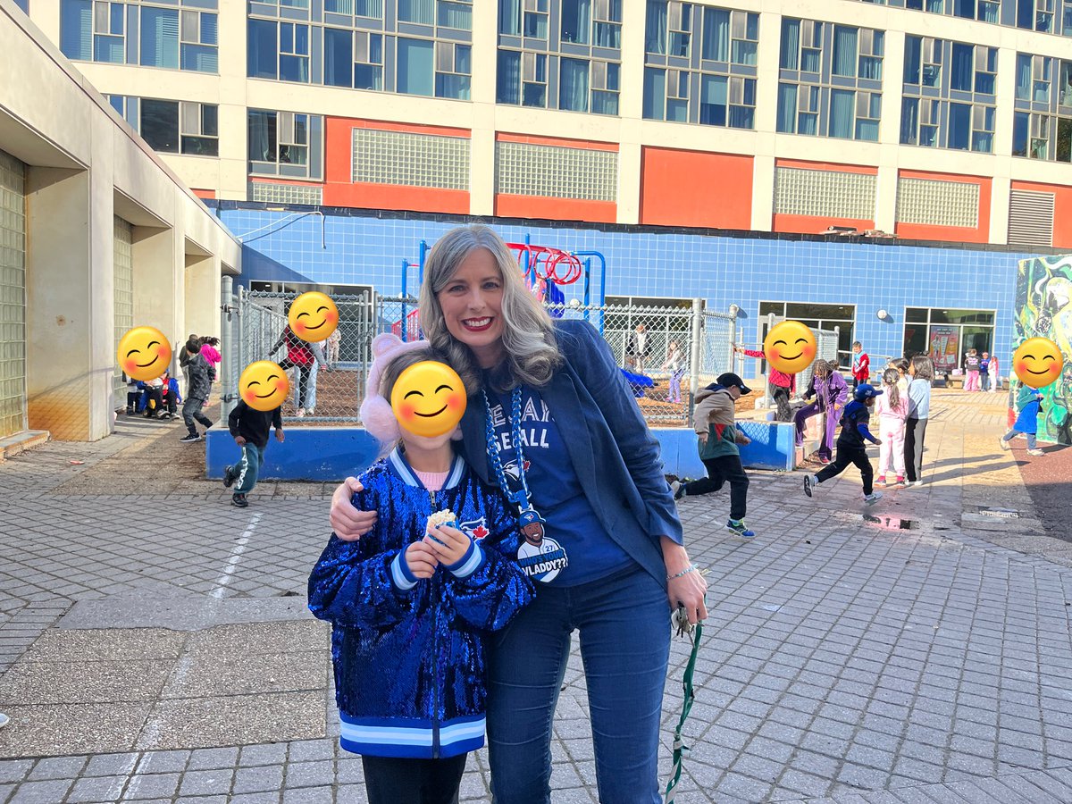 Sharing some creative student artwork from Market Lane <a href="/marketlaneps1/">@marketlaneps</a> &amp; big smiles from the playground to send positive vibes to the team! Go Jays Go! Thank you to the students, staff &amp; families at Market Lane and Downtown Alternative School for sharing their excitement!😁 <a href="/tdsb/">Toronto District School Board</a>