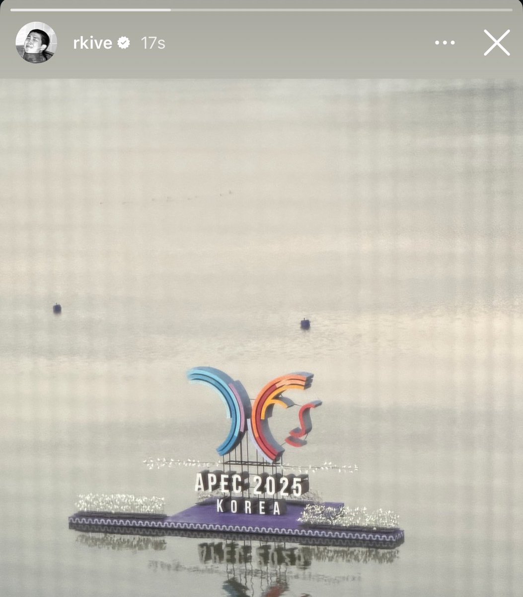 EB0YRM's tweet image. namjoon&apos;s story

RM AT APEC CEO SUMMIT
#APEC2025