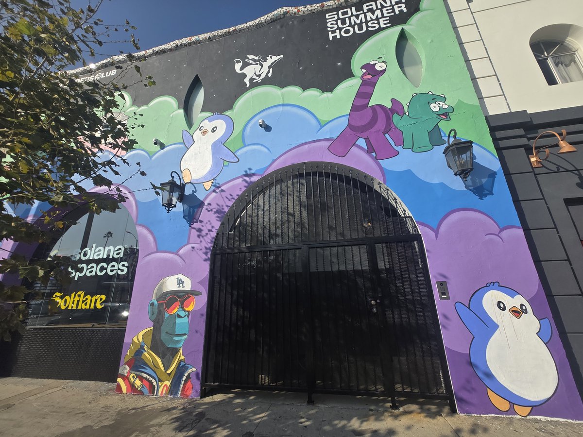 EricShillbill's tweet image. Always a good day when we see the homies!  @solanaspaces isn't just the perfect fusion of Web3 &amp;amp; IRL merch, they are also a cornerstone for the entire Solana community.  99% of projects will crumble but $STORE will rise because they are a foundation for real builders.  Lemme know…