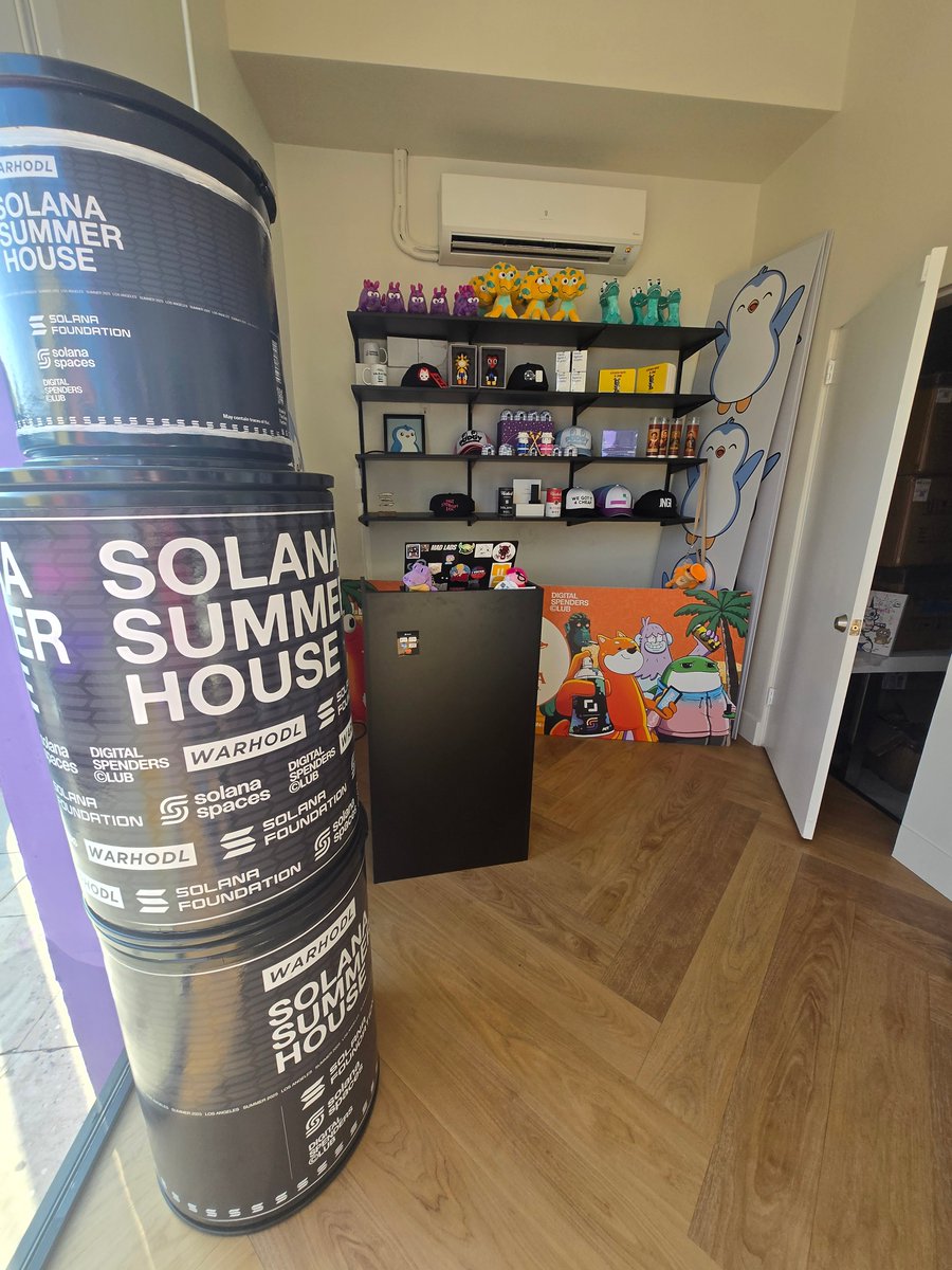 EricShillbill's tweet image. Always a good day when we see the homies!  @solanaspaces isn't just the perfect fusion of Web3 &amp;amp; IRL merch, they are also a cornerstone for the entire Solana community.  99% of projects will crumble but $STORE will rise because they are a foundation for real builders.  Lemme know…