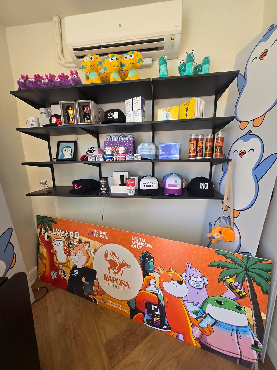 EricShillbill's tweet image. Always a good day when we see the homies!  @solanaspaces isn't just the perfect fusion of Web3 &amp;amp; IRL merch, they are also a cornerstone for the entire Solana community.  99% of projects will crumble but $STORE will rise because they are a foundation for real builders.  Lemme know…