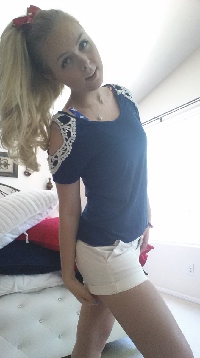 Axoliitx's tweet image. Barbie is so pretty @nightbarbie #RHTC #roblox #callmehbob #royalehigh