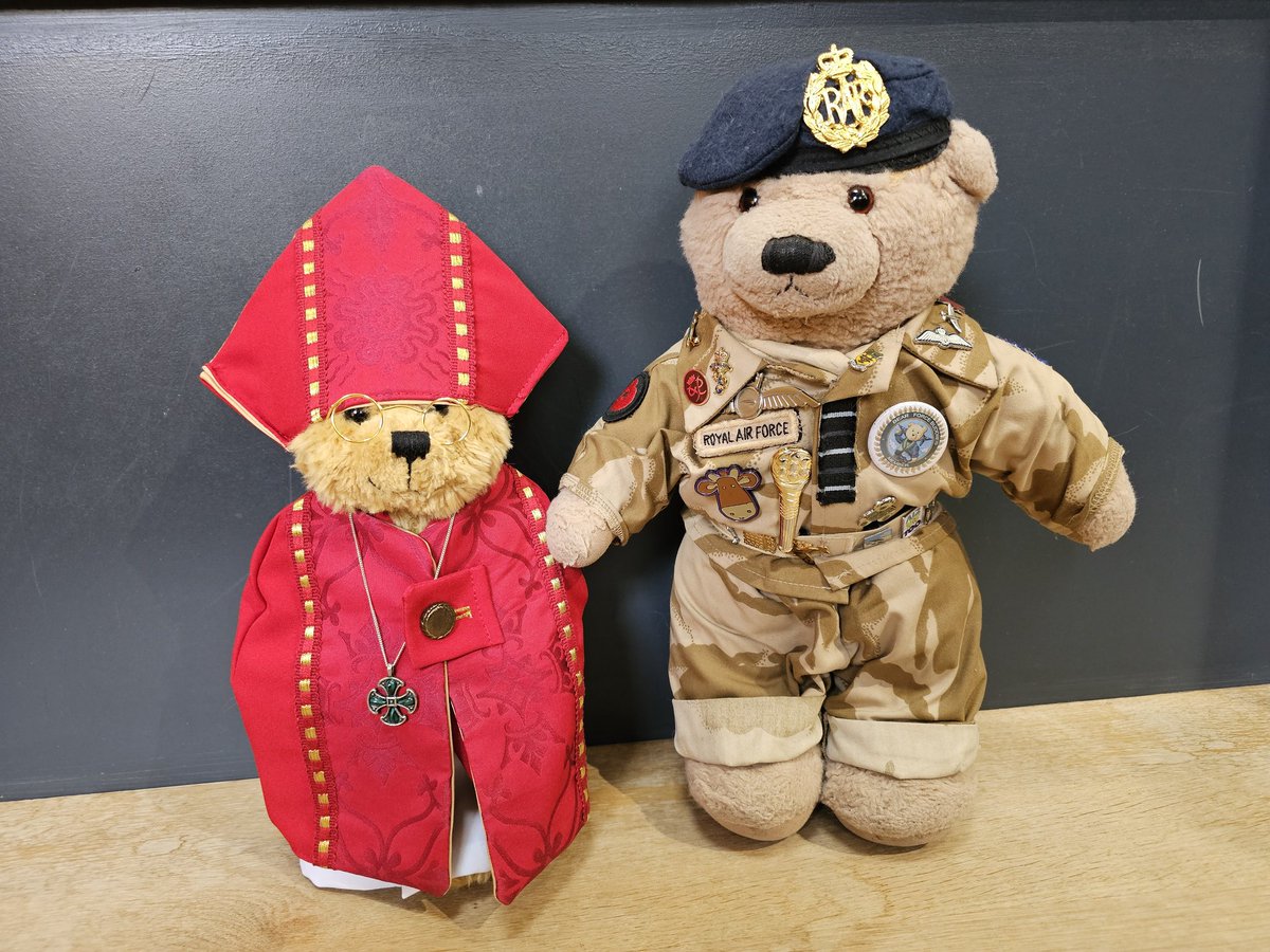 0013ellie's tweet image. Today GB met Bishop Bear of @CburyCathedral and he said confession then proceeded to explain about our Bear Force charity 

#bearforce 8