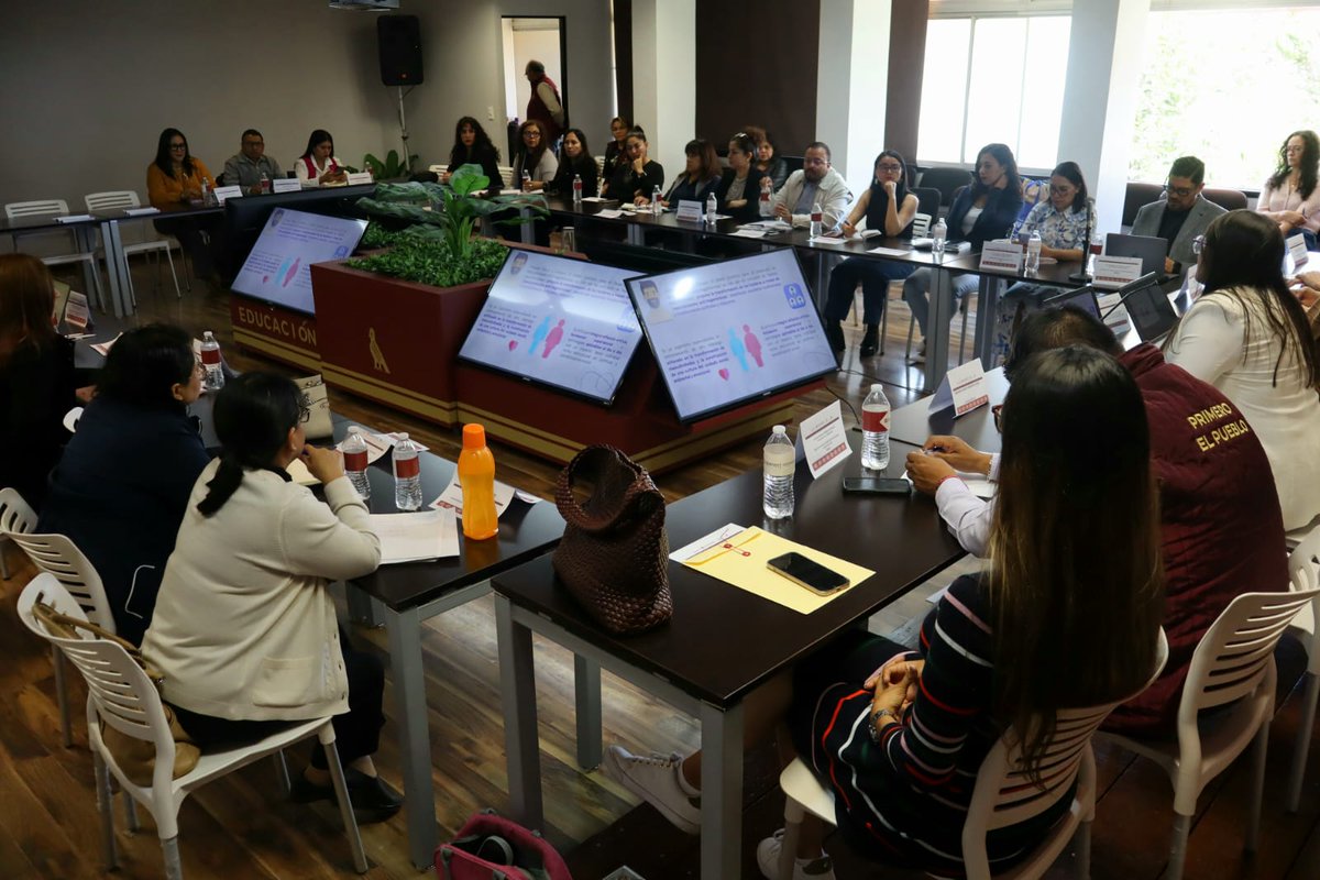 SEPHidalgo's tweet image. Se realizó la 3ª reunión de trabajo con las #UIIMH de los OPD, en la cual se revisaron propuestas en materia de perspectiva de género, se estableció la agenda para los 16 Días de Activismo contra la Violencia de Género y se impartió capacitación en Protocolo Cero para fortalecer…