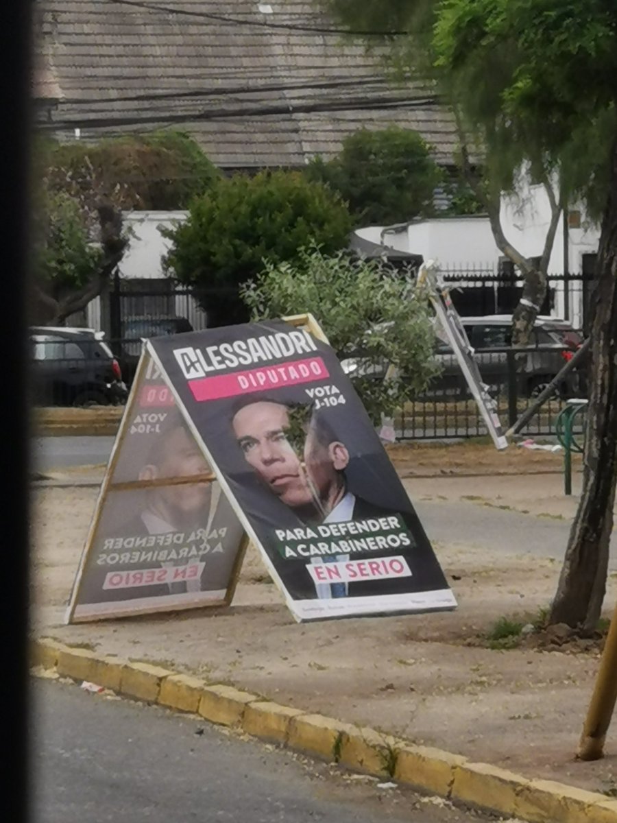 maxch78's tweet image. #AlessandriFelip en serio? No tienes otra propuesta más chupamedias? Carabineros se defiende solo! La gente si vota por ti es para que TÚ LOS DEFIENDAS a ellos no a policías. #ElDebate13 #Evelyn #Matthei #atorrantes