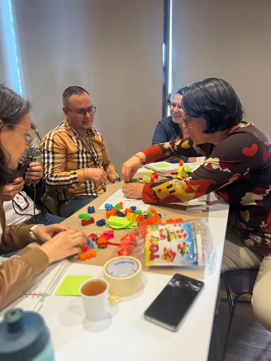 GobDigitalCO's tweet photo. @Ministerio_TIC @CarinaMurciaY @SeguridadBOG ¡Cerramos con broche de oro! 🚀
Con #COCREARE acompañamos a la @SeguridadBOG en el diseño de soluciones que fortalecen la gestión del conocimiento y el aprendizaje organizacional 🤝💡
Un paso más hacia la #InnovaciónPública 📘✨ #GobiernoDigital https://t.co/QonuOe6TbV