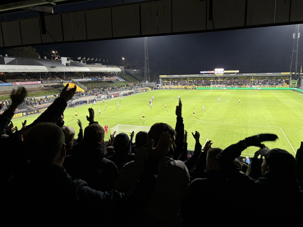 Eindelijk weer eens een onbedreigde overwinning, die nog veel groter had kunnen en moeten uitvallen. Mooie sfeer ook in het uitvak, prima bekeravond! 

#vvvhee #knvbbeker #awaydays