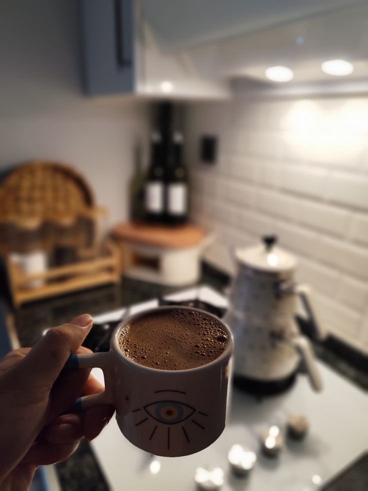 01.01
Aspiratör ışığında içilen olan oldu kahvesi 🫶🏻