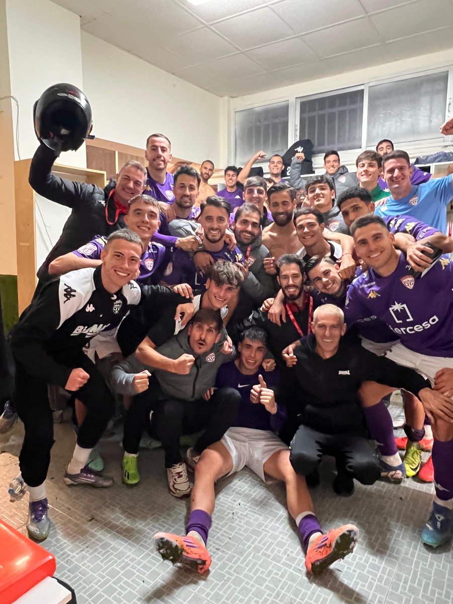 ¡Cuánto ORGULLO en una foto!

Buenas y moradas noches 👏🏻🏆💜