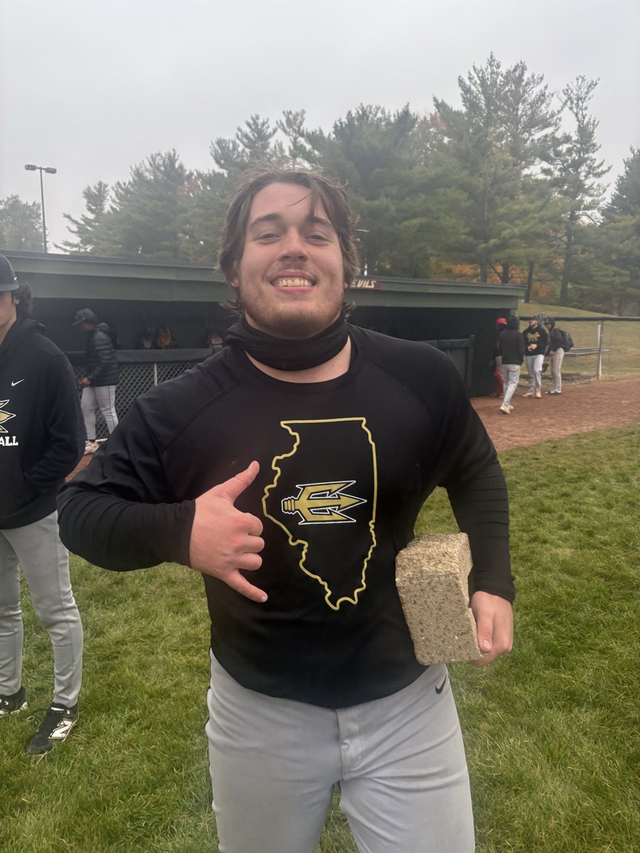 FINAL: 

Black- 6
Maroon- 4