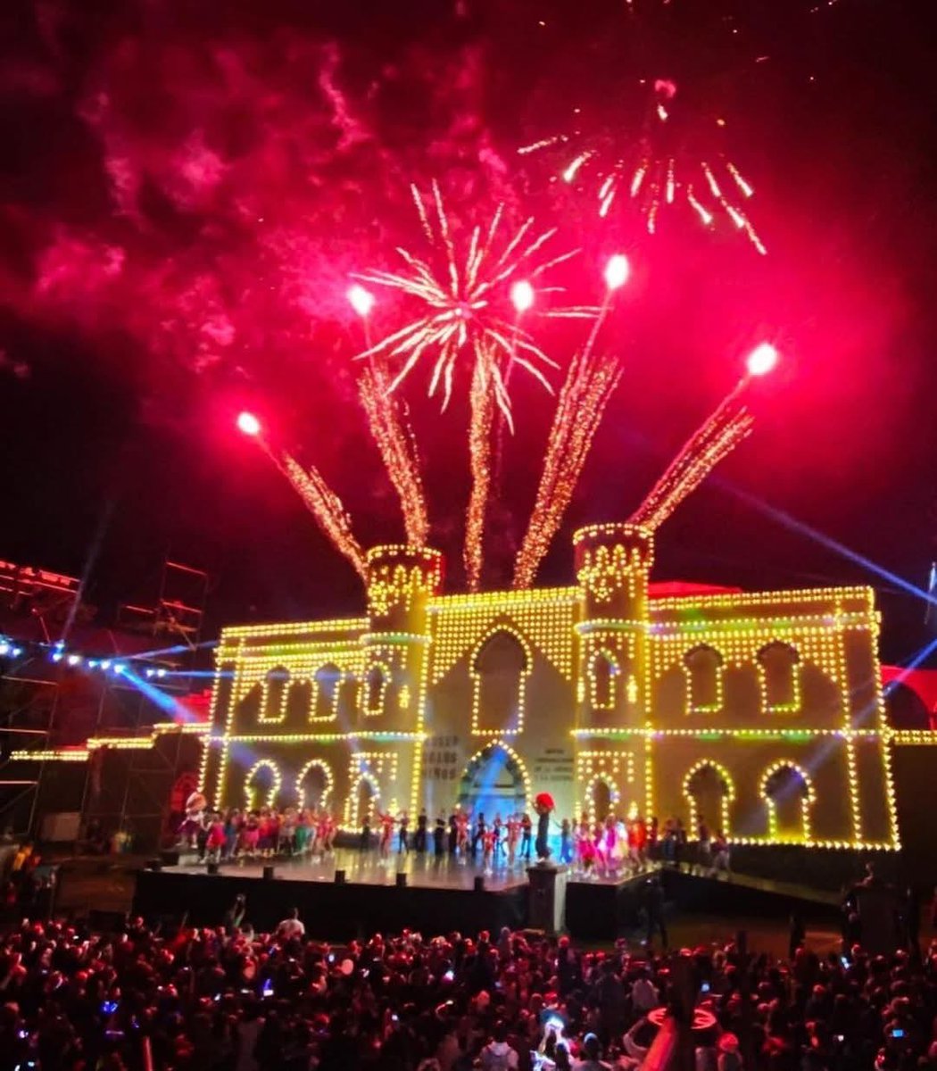 PyroWorldMX's tweet image. 💥| #PirotecniaInternacional 
Iluminación de la Fachada del Museo de los Niños, un trabajo de Pyrotec. 🎆🧡
 #fireworknight #fireworksphotography #pirotecnia #fireworks #pirotecniamexicana