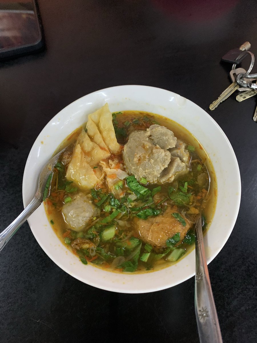emjexvr's tweet photo. nyam nyam nyam…🍜🍳🍱🥗🍖🍕 https://t.co/e3qyS37Kml