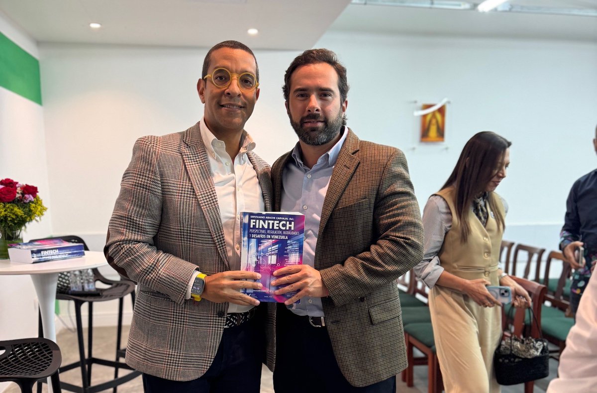 El pasado viernes fue bautizado el libro "Fintech, perspectivas, regulación, modalidades y desafíos en Venezuela", una de las primeras obras legales en materia #fintech que se editan en el país. Nuestro socio <a href="/sacabache/">Serviliano Abache Carvajal</a>, editor de esta obra, presentó el libro en la <a href="/Monteavila/">Universidad Monteávila</a>.