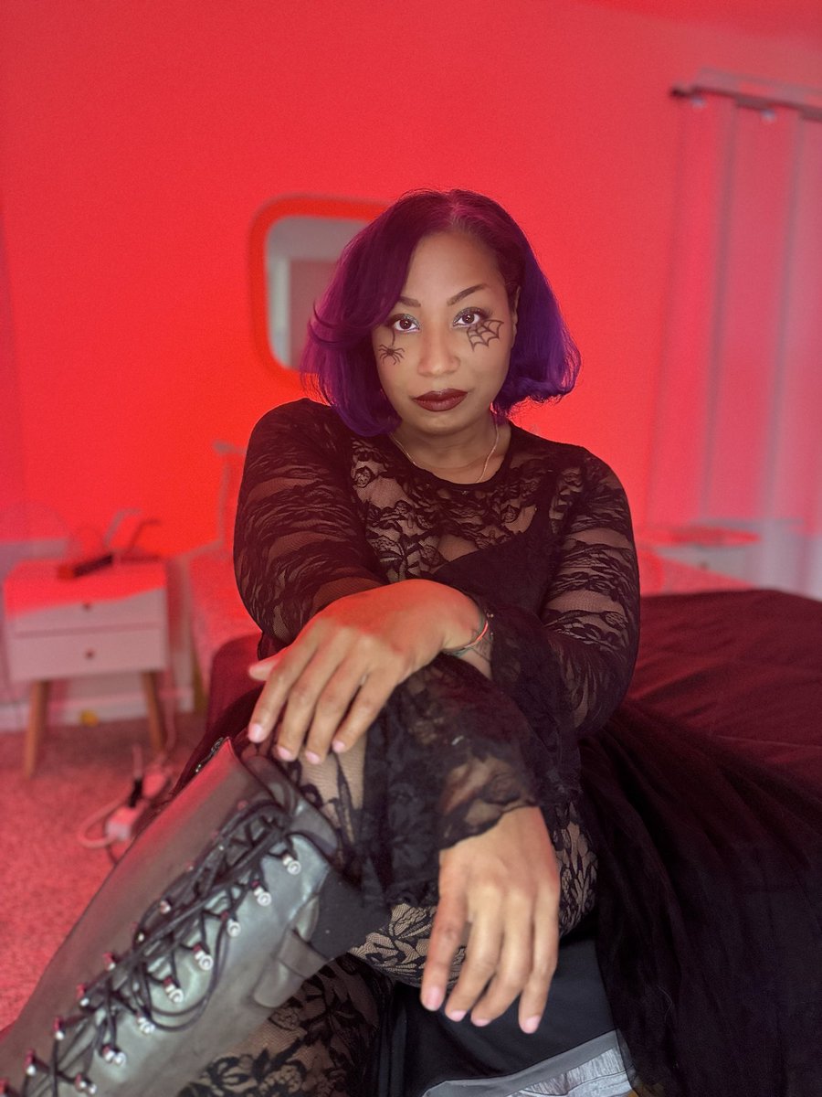 Since I won’t be here for Halloween, let’s celebrate early! And today, she’s serving Hex: Appeal 😘

Live now on the purple app