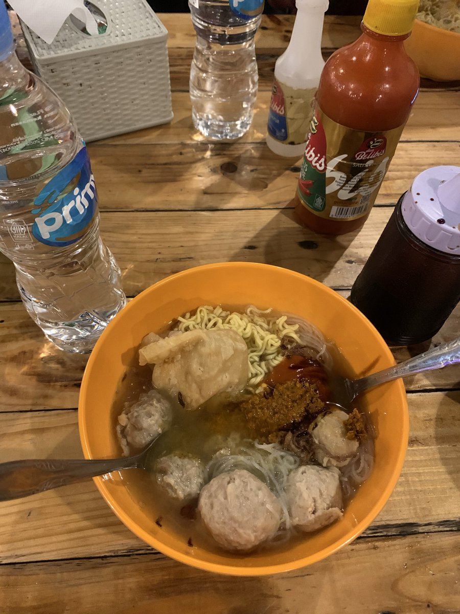 emjexvr's tweet photo. i love bakso 🍜🌭🍔🍕🥓🍖 https://t.co/hYO1o2bGSs