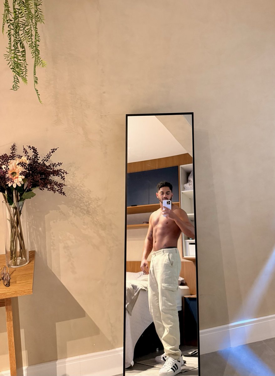 Thi 🌚 tweet media