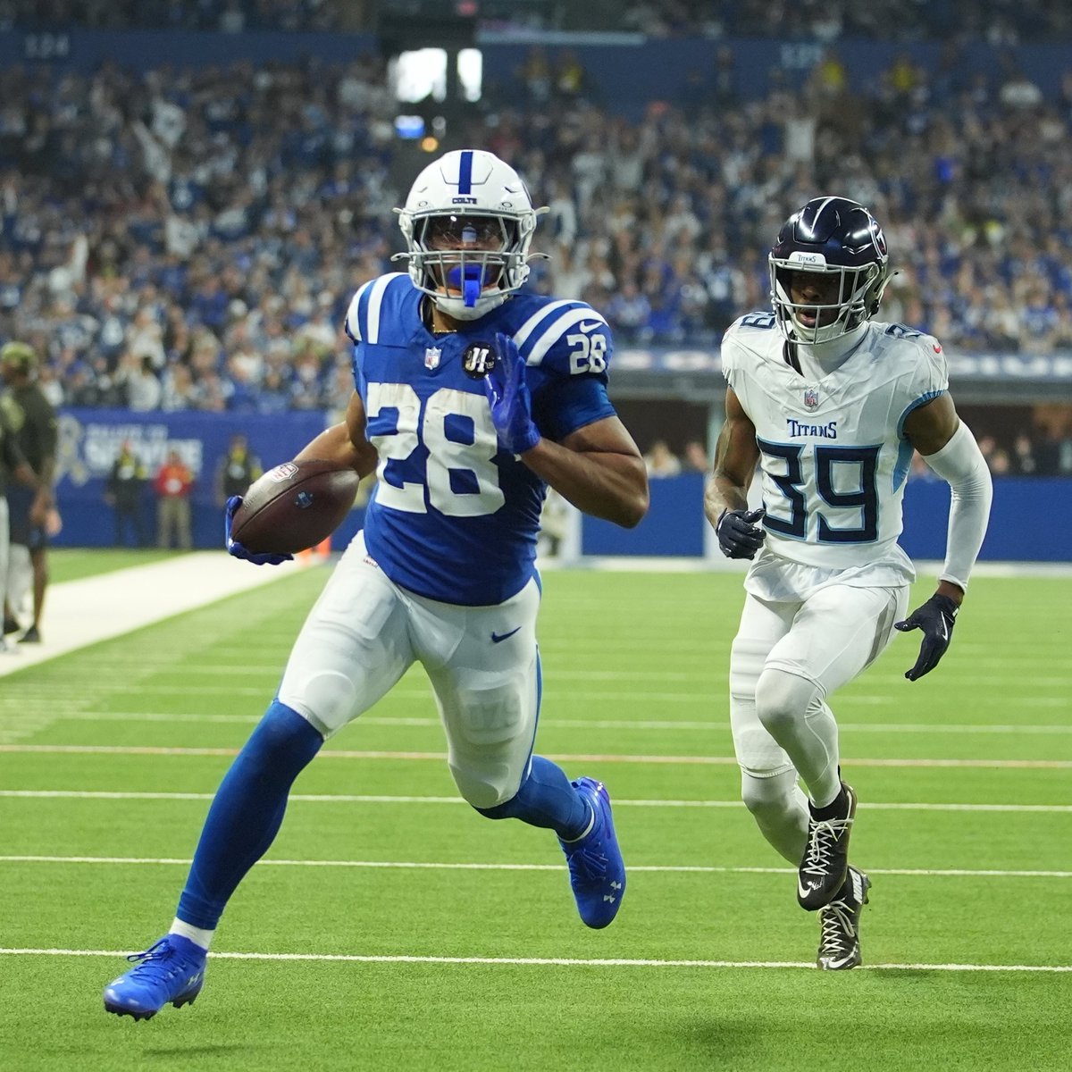 NFL Rushing ATT Leaders After Week 8

1. Jonathan Taylor🧲-143
2. Christian McCaffery🪙-140
3. Saquon Barkley🦅-127
4. James Cook III🦬-126
5. Josh Jacobs🧀-124
6. Javonte Williams⭐️-124
7. J.K. Dobbins🐴-120
8. Quinshon Judkins⛓️-118
9. Breece Hall✈️-117
10. Ashton Jeanty☠️-111