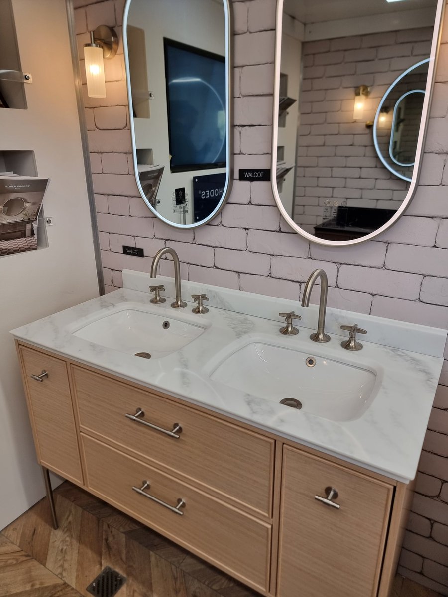 FABathShowroom's tweet image. A visit from the @roperrhodesltd display van seeing their stunning new products! 😍 #roperrhodes #inspiration #interiorstyling #home #bathroom