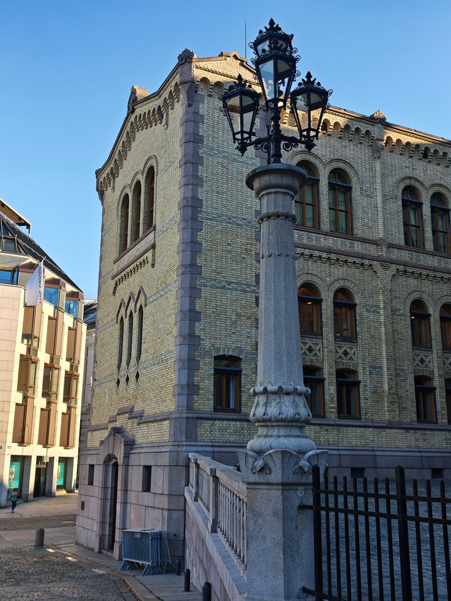 KatySnchez's tweet image. Parlamento de Oslo .#hacerfotos #Parlamento #Oslo #Farola