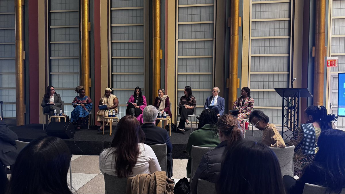 NyotaSty's tweet photo. #HappeningNow Peace Circle. Advancing Young women’s leadership in peace and Security. #Peace https://t.co/Nu8yzcwpKo