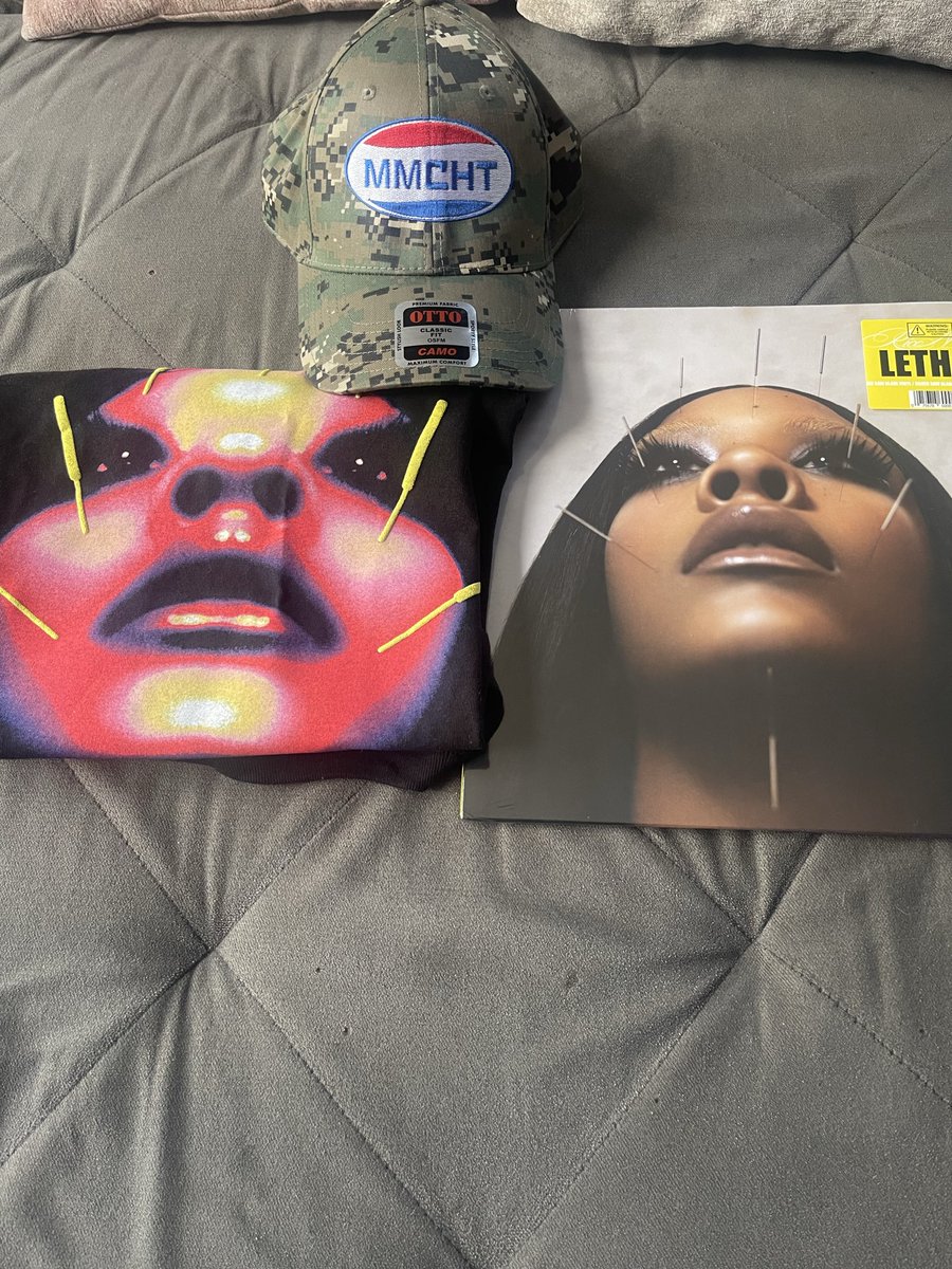 Traptized's tweet image. I got a one of 100 item??? 
Am I stamped?? Been here since poppin and ain’t stopping come back to Detroit🔥❤️