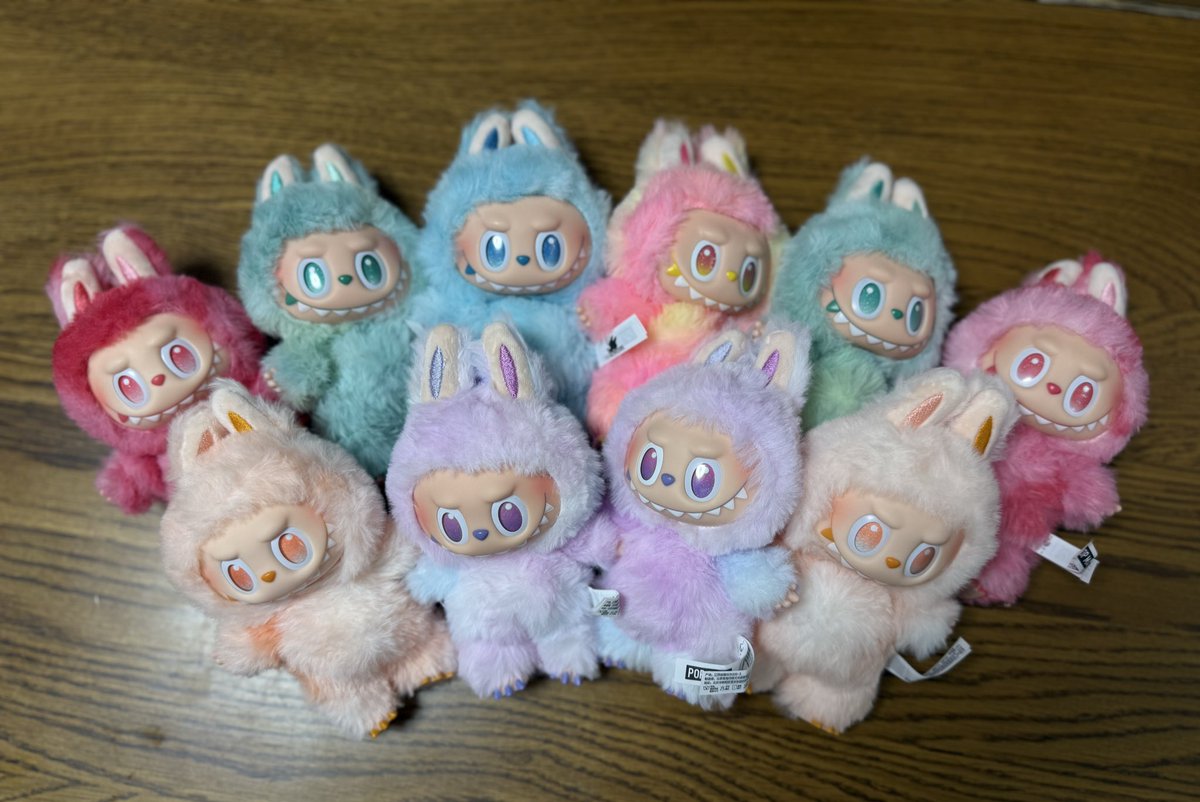 みなさんおっはよー💋

くっそっぉぉ10個も買ったのにシークレット当たらなかった😭

この子達はプレゼント企画しましょうかしら
ラブブ…欲しい人いるよね…いない❓