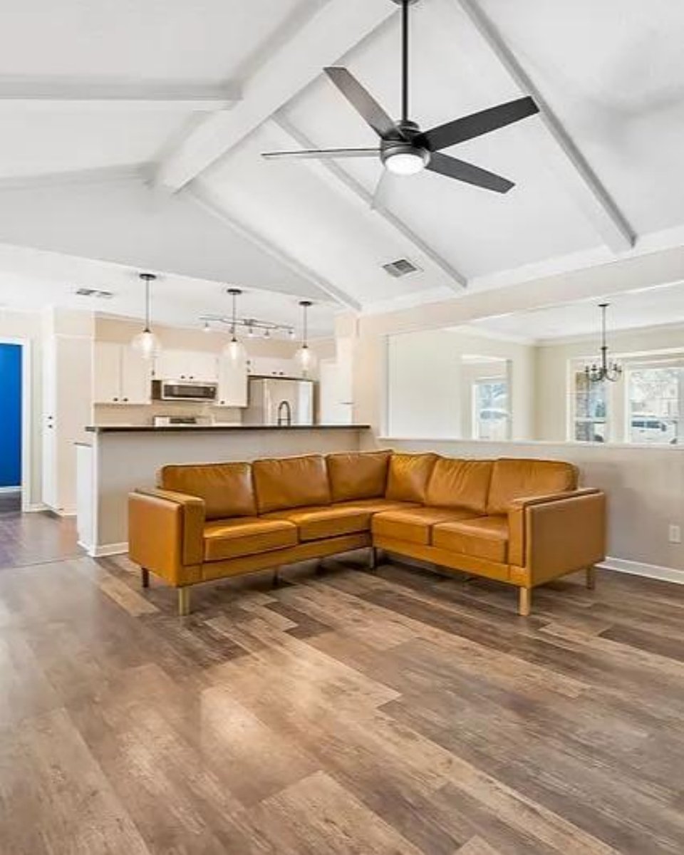 PBarloco's tweet photo. Welcome to Your Ideal Home in San Antonio! 🌟

🏌️‍♂️ Golfers’ Dream Come True
Located just a short walk from Northern Hills Golf Club, this home is perfect if you enjoy tee-time with friends!

4023 BENTWAY, San Antonio, TX 78217  
3 Beds | 2 Baths  
Price: $355,000 https://t.co/Ee4YC6OJtp