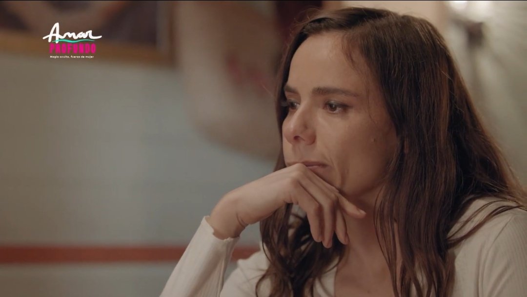 pabllo_mexico's tweet photo. Celeste contando pra Tamara que sente curiosidade em saber mais sobre quem era o seu pai e o porquê dele nunca quer tê-la conhecido.
#AmarProfundo • #AmarProfundo010 https://t.co/m4OrVBsngl