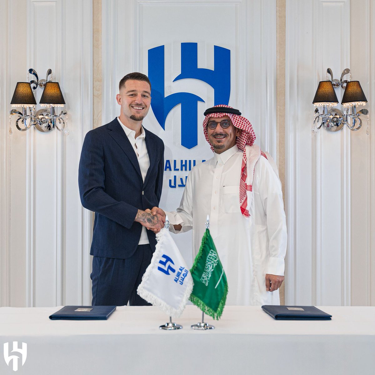 Java04083530688's tweet image. 📄 &quot;سيرجي ساڤيتش&quot; هلاليًا حتى 2028 🤩💙

🗞️: alhilal.com/ar/news/syrjy-…