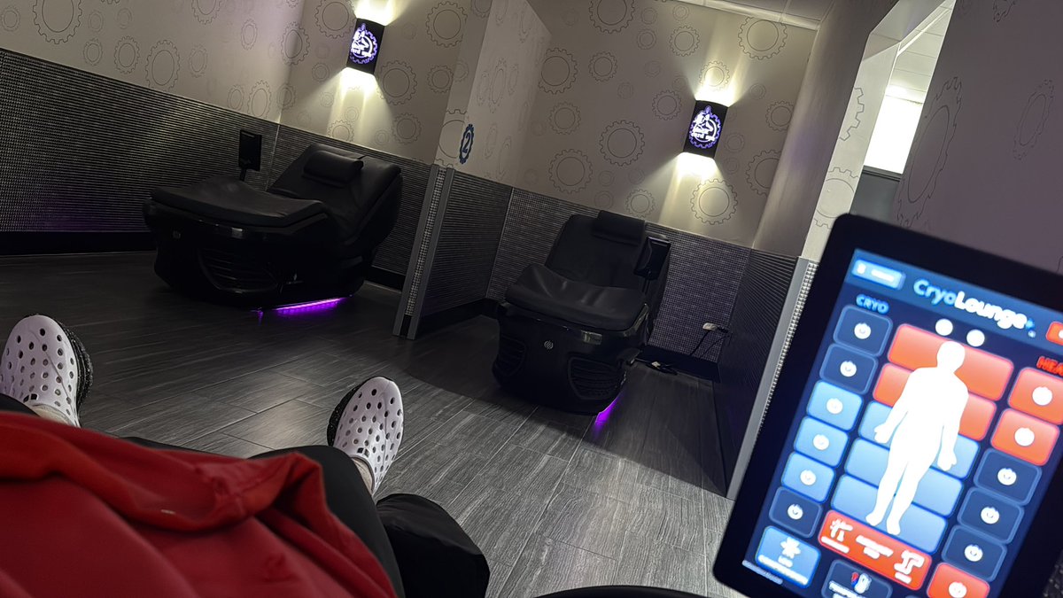 _CoachMike's tweet image. This thing does wonders on a body after a workout. Bless you @PlanetFitness