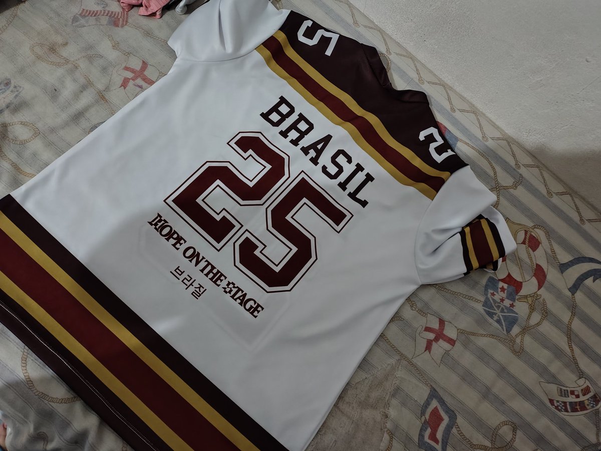 lixadofelix's tweet photo. Feedback positivo para a @MaaahYoon 
A camisa chegou certinha e está em ótimas condições. Não demorou para chegar na minha casa e ela foi super atenciosa. Me mandou até uns brindes, vou colocar o min yoongi na minha testa kakakaka https://t.co/743oOrhfEc