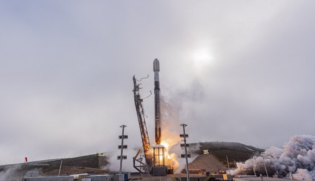 MrX9833's tweet photo. While Ship 38 awaits its third chance at a static fire test (NET Monday now), a booster hot staging ring has peeked out of the Starfactory and it's partially now in the ringyard. This could be the one for B15-2 which is set to fly on Flight 11. https://t.co/OTnf1FNizf