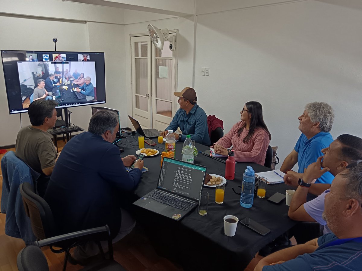 Hoy martes 28, municipios de la región articularon una estrategia legal conjunta frente a la RCA del megaproyecto eléctrico Itahue–Hualqui.
La AMRBB lidera este trabajo en defensa del territorio y la biodiversidad. 🌿
#DefensaTerritorial #AMRBB #MedioAmbiente #ItahueHualqui