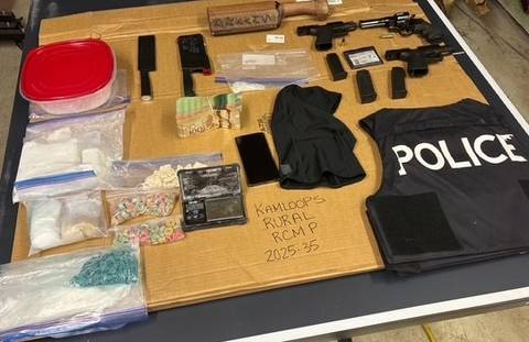 GRCenCB (@grcencb) on Twitter photo #GRCdeKamloops - La Police montée de Tk’emlúps saisit des armes à feu, des drogues et de l’argent grc.ca/fr/cb/kamloops… #GRCdeKamloops - La Police montée de Tk’emlúps saisit des armes à feu, des drogues et de l’argent grc.ca/fr/cb/kamloops…