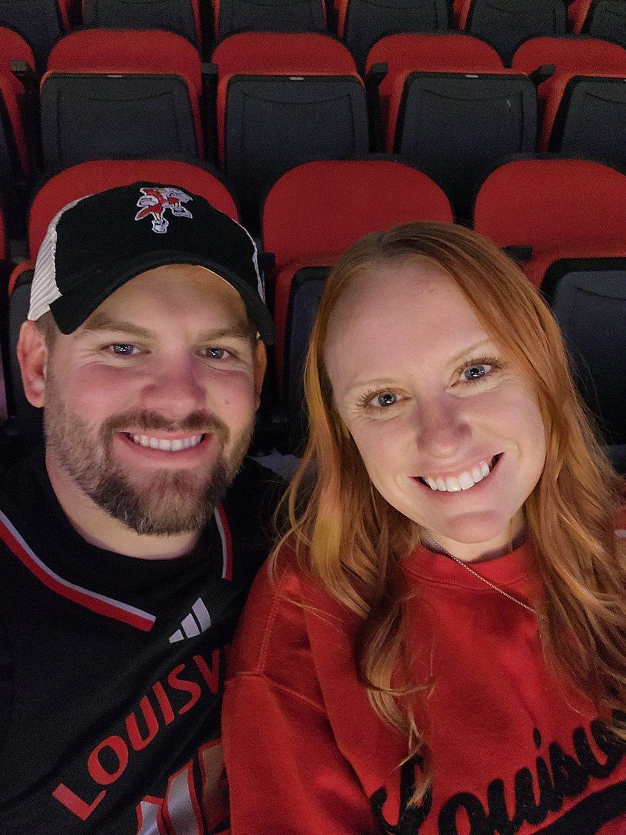 Lay11c's tweet image. Exhibition #2. Cards by a billion!  @LouisvilleMBB @GoCards #GoCards #L1C4