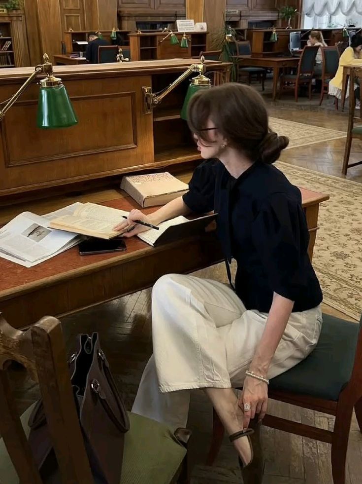 Ok I started imagining Yazgi like this 😭🔥🔥🔥🔥🔥🔥🔥
 I want this kinda style with hair and costumes 
#SuBurcuYazgıCoşkun