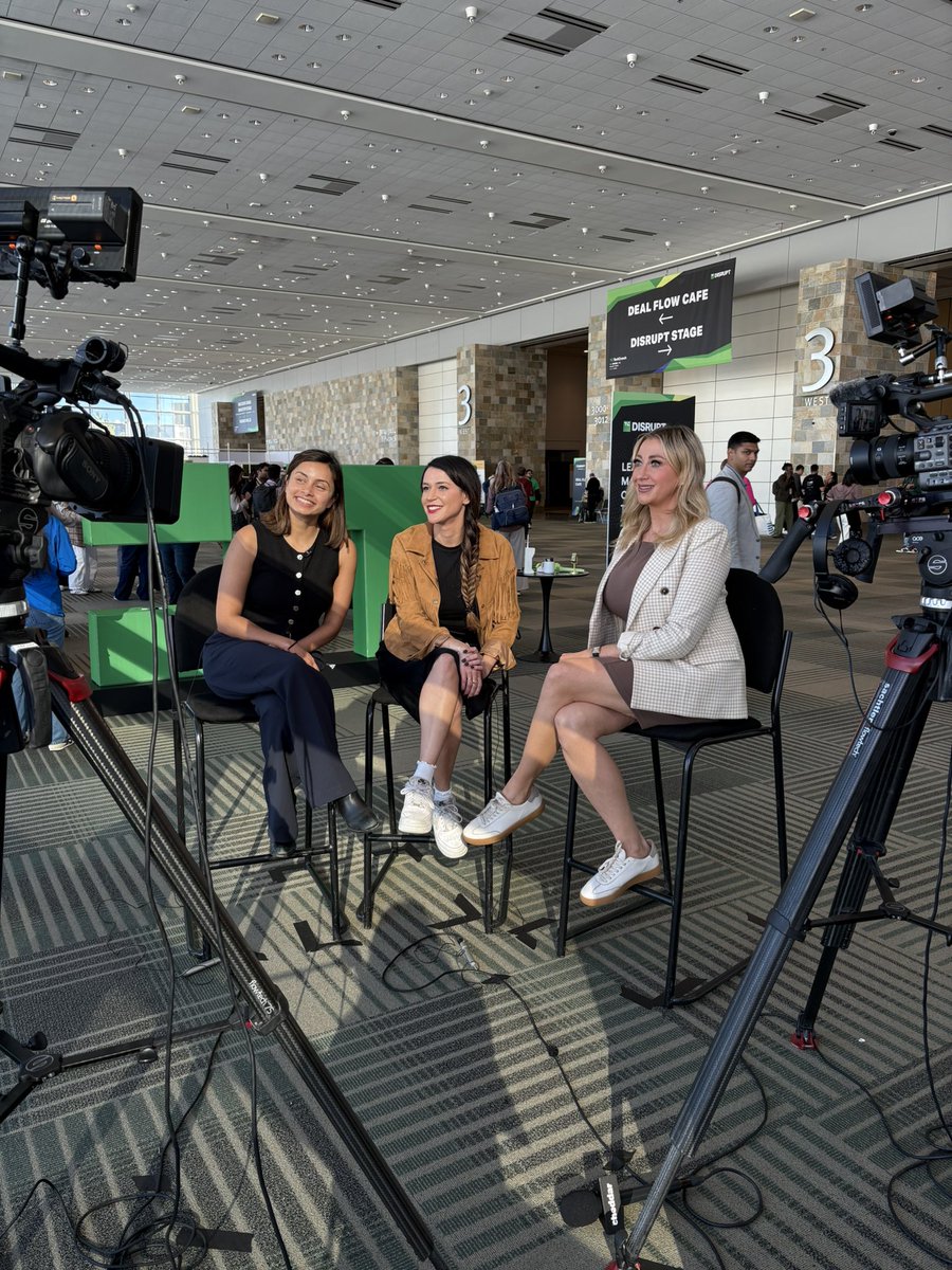 SwayEffect's tweet image. ‘@livekindred’s co-founders Justine Palefsky and Tas Amina behind-the scenes with @cheddar @TechCrunch Disrupt 2025. #TechCrunchDisrupt2025 #TSEClientWork